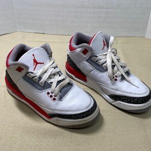Jordan’s 3 Retro GS Fire Red Sneaker size US 6y
